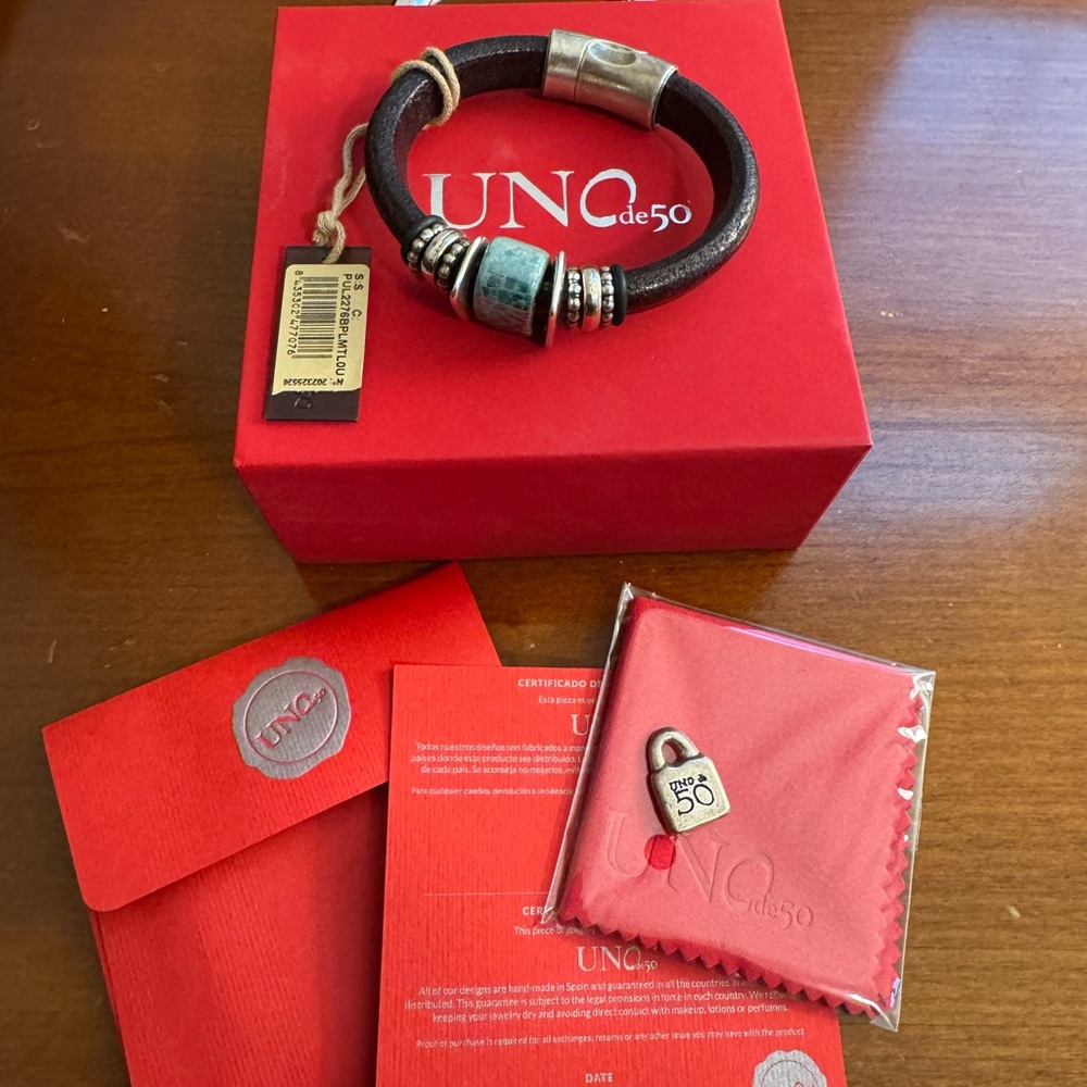 UNO de 50 Silver and Leather Bracelet